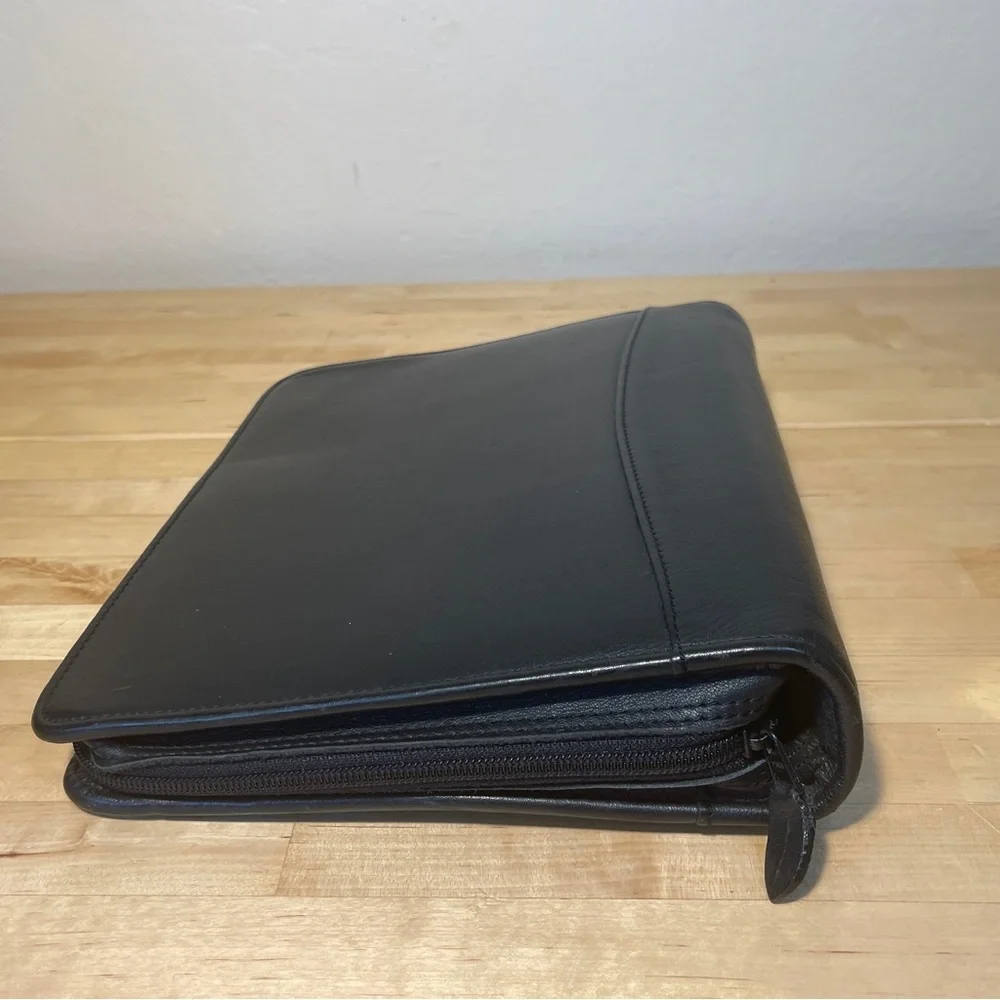 Kirkland Signature Genuine Leather Zipper Closure Binder